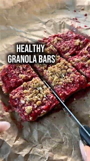 Raspberry Granola Bars 🍓✨These homemade raspberry granola bars are the perfect sweet snack