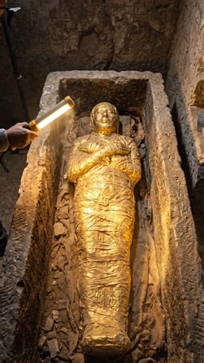 4,300-Year-Old GOLDEN MUMMY Comes to Life! | The Mystery of Heka-shepes#HekaShepes #AncientEgypt
