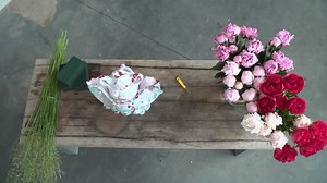 12K views · 317 reactions | For the love of Peonies already some inspiration for you.... Menno shows you a "simple" creation that impresses just because of the combinations he makes.... Inspire yourself and others! | We all are the FlowerFactor. | Facebook