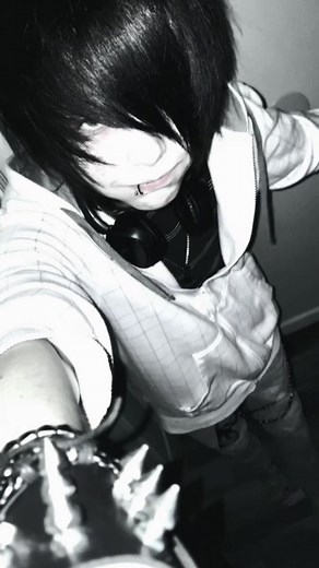 Emo Boyfriend Aesthetic: Styling Tips & Fashion Ideas