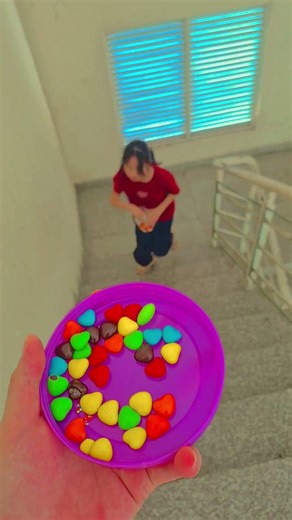 目隠しでストローをタピオカミルクティーに上手くさせるかチャレンジで大惨事www #Shorts #タピオカ #目隠し #目隠しタピオカチャレンジ