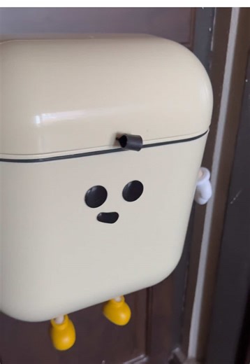 This compact hanging trash bin makes kitchen cleanup so much easier 🤍#kitchenfinds #kitchenorganization #amazonkitchenfinds #homeorganization #tiktokshopfinds