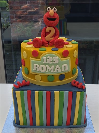 Elmo themed cake for my Grandson.@elmo#sesamestreet #birthdaycake #fondantdecorations .