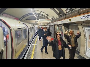 Very Exciting! Baker Street Station trains, Bakerloo Line, northbound