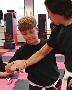 Kickboxing lessons with full power – focus, technique and passion