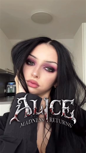 @mollywrldxd on Instagram: "Alice Madness Returns Makeup 🃏🖤🩸 #makeup #makeuptutorial #grwm #darkmakeup #makeupartist #alicemadnessreturns"