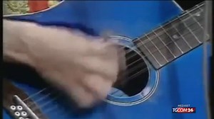 Mara Carfagna in costume sfoggia il pancione