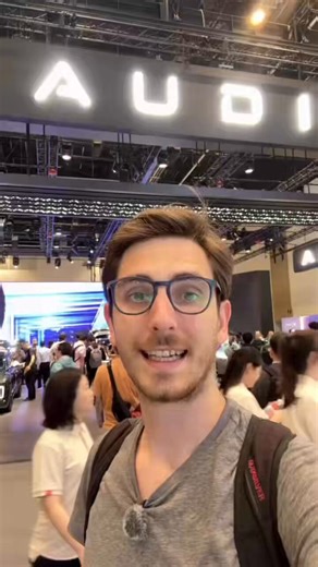 Me resulta excelente la decisión de dividir sus autos en una línea de modelos exclusivos para china, con diseños acorde a su mercado, y mantener una línea occidental. De esa forma complacer ambos mercados sin “achinar” todos sus autos. créditos @LucasAbriata
