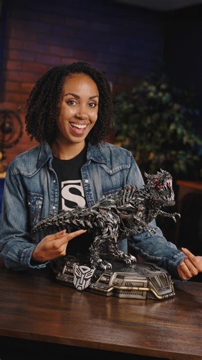 Roll out for an epic unboxing! The Grimlock Statue by Prime 1 Studio is available NOW at Sideshow, but we want to know: Which Transformer is your favorite? Prime 1 Studio #Transformers #Grimlock #Statue #Unboxing #Autobot #Decepticon | Sideshow Collectibles