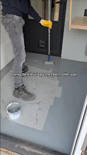 Gietvloer renoveren / andere kleur geven is eenvoudig en voordelig met het DIY-pakket van Decochip 🏡