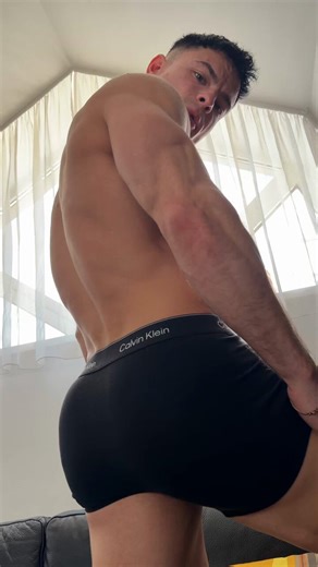 Would you hook up with me? 😜
