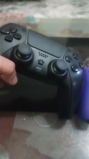 fake ps5 controller and orignal ps5 controller comparison