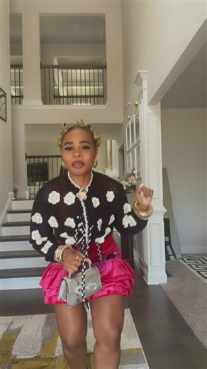 😏✨ Let’s be real… You don’t need another workout. You need discipline. Because God didn’t give you this body to play small… He gave it to you to build, glow, and walk in confidence. So why keep starting over? Stay consistent. Move with purpose. Stop doubting what you’re capable of. Your results are waiting on your discipline 👀 And over here? We don’t quit… we elevate. Coach Solange here… I got you. ✨ Comment “ELEVATE” if you’re ready to step into your next level 😮‍🔥 ✨ Link in bio to join a c