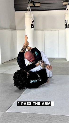 Stepping onto the mat reminds me—being a beginner is a superpower. 🥋 Every time I learn something new (like this spider triangle 👀), I’m reminded that growth only happens when we let go of ego and stay curious. The beginner’s mindset keeps you humble, adaptable and open to mastery— on and off the mat. #jiujitsu #bjj #beginnersmind #martialarts #trainforlife #stepbystep #traininganddevelopment #AlwaysLearning #SelfDefense #bjjgirls #whitebelt | Kay Komodo