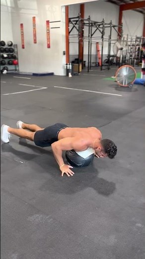 How to Properly Perform Explosive Medicine Ball Pushups (Exercise Demonstration)