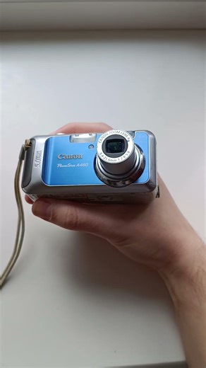 💙 Blue glitch core - Canon PowerShot A460 compact digital camera #Y2K #2000s #Digicam