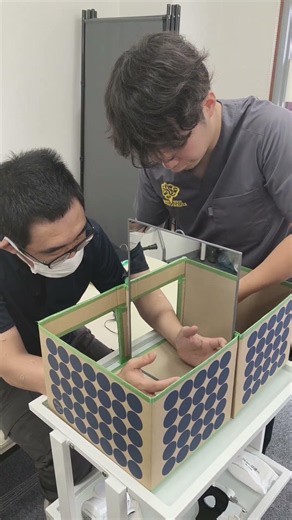 脳卒中後、指の麻痺に対するミラーセラピーの実際