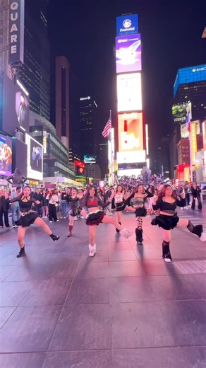 HALO DANCE CREW on Instagram: "Preview: Gnarly 💚 (Times Square Edition) @sophia_laforteza @meretmanon @meganskiendiel @daniela_avanzini @lararajj @y0on_cha3 @katseyeworld #halodancecrew #dance #brooklyn #newyork #halodance #kpop #kpopdance #kpopcover #gnarly #katseye #kpopdancecover #timessquarenyc #manhattan #preview #dancing"