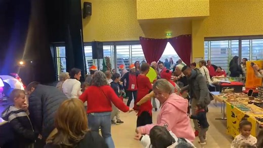 💥 LE BAL DU RIGOLO par La Compagnie Balagosse Spectacle-Bal pour Enfants - Tout Public ✨ 🎅🏼 Spectacle de Noël 🎄 Marché de Noël Solidaire et Équitable pour Tous🎄 Quelle AMBIANCE 🤩💖💃 Tout le monde danse, tout le monde balance dans le rire, la joie 🌈🤩💃🎶 Pour plus d'infos sur les spectacles de La Compagnie Balagosse 👉 Contact Pascala Balagosse 06.95.67.15.47 Merci à Jessica et Angelina pour les photos et vidéos 🙏🙏🙏 (prises au tel portable) | La Compagnie Balagosse Spectacle-Bal pour 