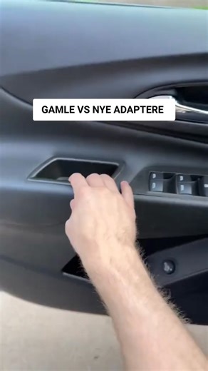 🎯 Gør din biltur til en trådløs oplevelse! Denne V3-CarPlay-adapter gør din kablede CarPlay trådløs med skærmvisning. 👉 klikhuset.dk/products/carplay-adapter-v3 ✅ Tilslutter automatisk, så snart din bil starter ✅ Trådløs skærmbrug og navigation ✅ Kompakt design, der næppe bemærkes | Klikhuset.dk