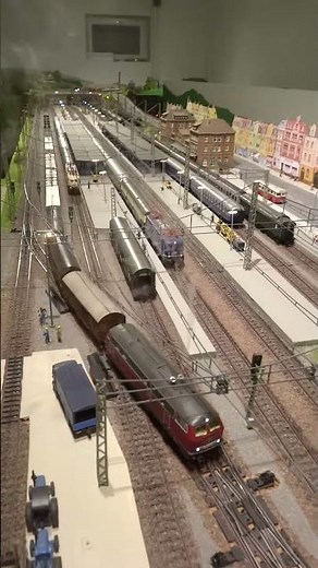 BR 215 Vollgasanfahrt - ESU Power auf Märklin Modelleisenbahn #shorts