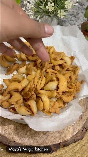 Crispy Namak Para Recipe | Perfect Tea-Time Snack 😋 ‪@mayasmagickitchen‬