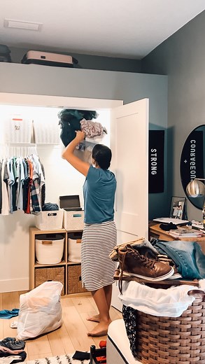 Lynette Yoder on Instagram: "Clutter is my nemesis. I don’t function well with it. So I have learned to declutter often! You’d be amazed how much better a house can function if it’s not as full. The less I have to take care of the easier it is to keep a house tidy. We don’t have a lot of extra storage in our house. And I think it’s actually a good thing. I can’t store as much excess 😄 Regardless: it doesn’t have to be a daunting thing. Just START! Do one room. Or one cabinet. One closet. And go