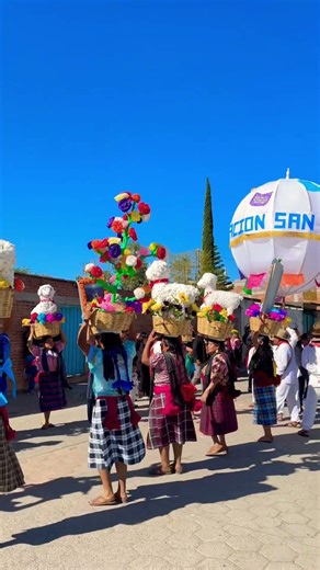 Así se festeja en los pueblitos de Oaxaca #guelaguetza #pueblos #cultura