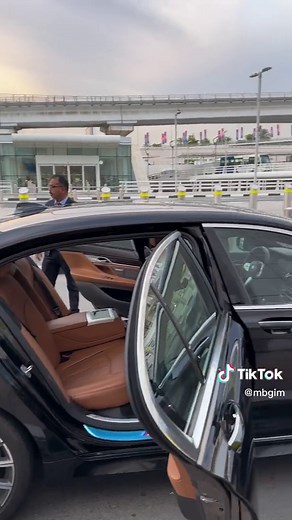 Luxury VIP Airport Service Experience: From Plane to Private Lounge