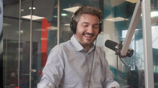 ¡Descarga la APP de KISS FM compatible con Apple CarPlay y Android Auto! Con la mejor música, noticias, concursos y los PODCASTS de tus programas favoritos para escuchar cuando y donde quieras. No lo dudes y disfruta de tu radio favorita. https://www.kissfm.es/apps/ | Kiss FM