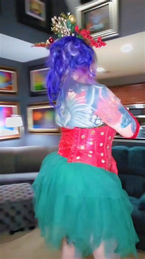 Hellooo Martha May! #marthamaywhovier #thegrinch #themoistqueen #tattedbadass #cosplay | Meagan Themoistqueen