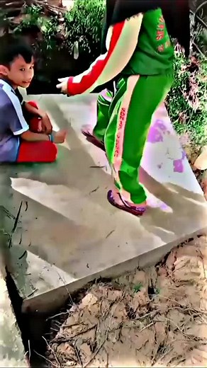 Sweet Romantic Pictures of Kids in Love | Heartwarming Couple Goals