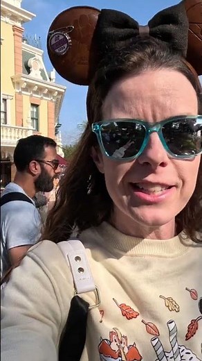 NEW Disneyland Christmas Merch 2025! 🎄