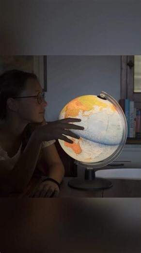 Amazing Earth Illuminated Globe w/Augmented Reality