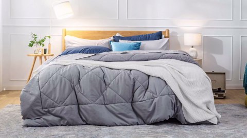 Bedsure Queen Comforter Set - 7 Pieces Reversible Black Bedding, Queen Size Bed Set for All Seasons, Bed in a Bag with Down Alternative Comforter, Sheets, Pillowcases & Shams