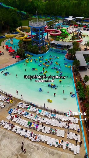 Comment down below: Lazy river or wave pool? 🌊👙 📍Gulf Islands Waterpark, MS #gulfport #mississippi #travel #mobile #hattiesburg #neworleans #waterpark #waterslides #water