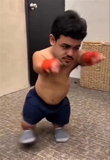 #fyp #funny #comedy #boxing #dwarf