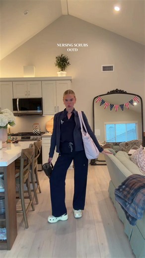 fun compression socks always 🤭🍓✨ #newgradnurse #scrubsoftheday #scrubootd #nursingscrubs @wearfigs @Crocs @HYDROJUG