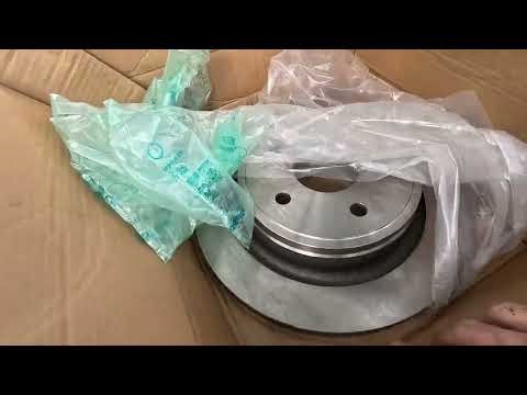 03 Hemi Ram Mr. 425,000 Rear brakes and rotor replacement #ram1500 #letsgoteam #moparfam