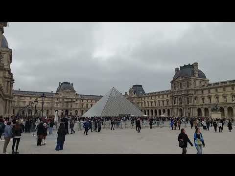 Louvre Pyramid | Pyramide du Louvre Paris | Stunning 4K Short Clip