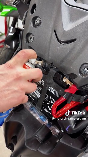 Motorcity (@motorcityamsterdam) - How to Replace the Battery of the Yamaha XMAX