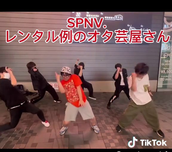 オタ芸ダンスのハイテンションパフォーマンス