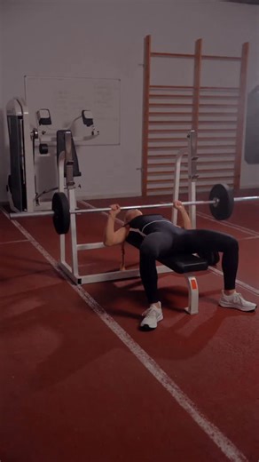 OYSHO on Instagram: "Start the week training in our new sports collection! #oysho #sports"