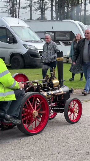 Traction Engine Steaming Along 🚂💨 #tractionengine #steam