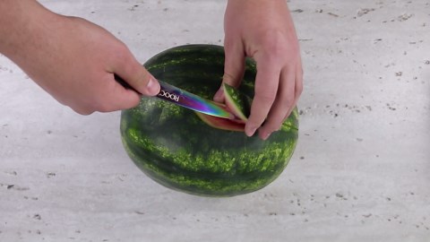 Einfache Tricks zum Schneiden einer Wassermelone