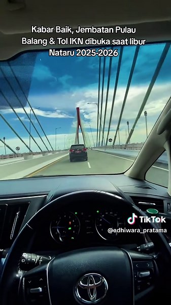 Dikabarkan Tol lbu Kota Negara (IKN) dan Jembatan Pulau Balang akan dibuka gratis selama libur natal dan tahun baru (nataru) 2025-2026. Ruas jalan sepaniana 50,227 km itu akan dibuka funasional demi kelancaran lalu lintas. Dikutip dari detikFinance, Wakil Menteri Pekerjaan Umum (PU) Diana Kusumastuti mengatakan selain tol IKN dan Jembatan Pulau Balang di Kalimantan Timur, ada empat ruas tol lainnya yang difungsikan. Kementerian PU mengumumkan untuk mendukung kelancaran arus lalu lintas selama pe