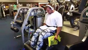 #Legsplosion !󾭚 Leg Curls supersetted with Sissy-Squats 󾌹 Mainpoint - Quads Baby ❤ 4 Sets 10 reps 10 reps - 30 Sec Rest. Kill it ?Colors NutritioniVeniceBeach - fitness and workoutout | Mike Sommerfeld