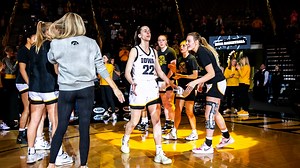 Caitlin Clark reaches 2K career points; Iowa beats Dartmouth