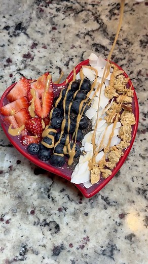 Trying to share more healthy recipes in 2025! This smoothie bowl turned out so good! Ingredients for my smoothie bowl ⬇️1 1/2 cups of Açaí and Blueberry frozen fruit from @wegmans 1/2 cup of @oikos high protein Greek Yogurt 1 tablespoon of honey 1/2 cup of milk Used the @ninjakitchen- Ninji Creami to make my smoothie bowl ...#acaismoothie #smoothiebowl #smoothiebowls #smoothiebowlrecipe #highproteinbreakfast | Spilling the Sweet Tea