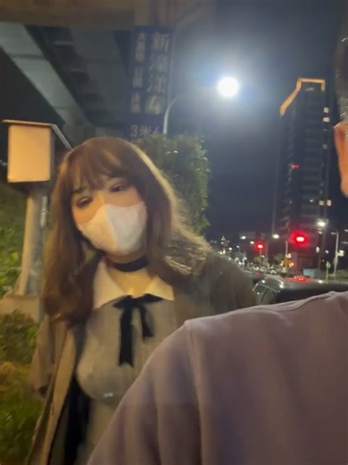 Emma🌸 on Instagram: "被帶出來玩好開心🥰 @DMSfetish @DreammaskStudio #DMS #Dreammask #Femalemask #Crossdress #仂娘 #絲襪 #latex #rubberdoll"